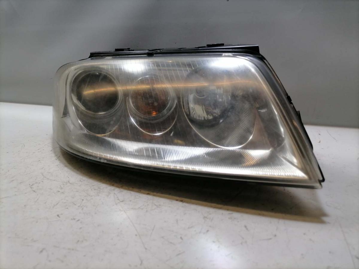 VW Passat 3BG original Xenonscheinwerfer vorn rechts leicht vergilbt Bj.2005